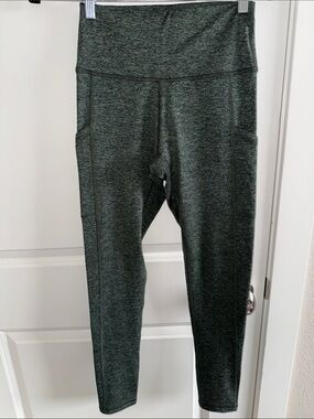 aerie High-Rise Leggings in Heathered Dark Green with side pockets